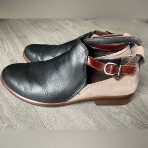 Naot - Kamsin Black Raven (40/9) EUC Black and Brown woman’s Leather Boots